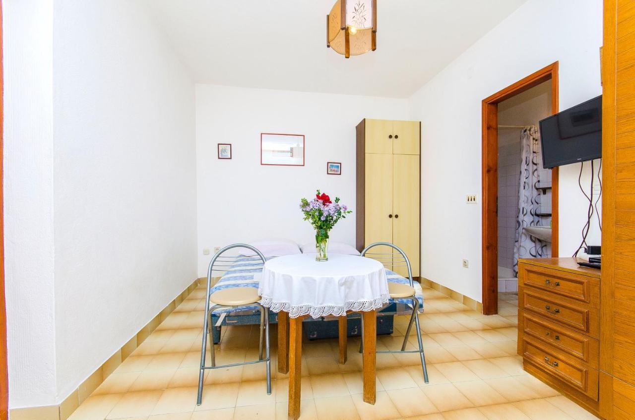 Apartments By The Sea Pisak, Omis - 2802 エクステリア 写真
