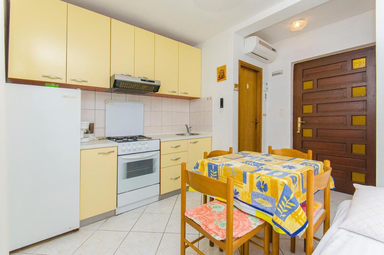 Apartments By The Sea Pisak, Omis - 2802 エクステリア 写真