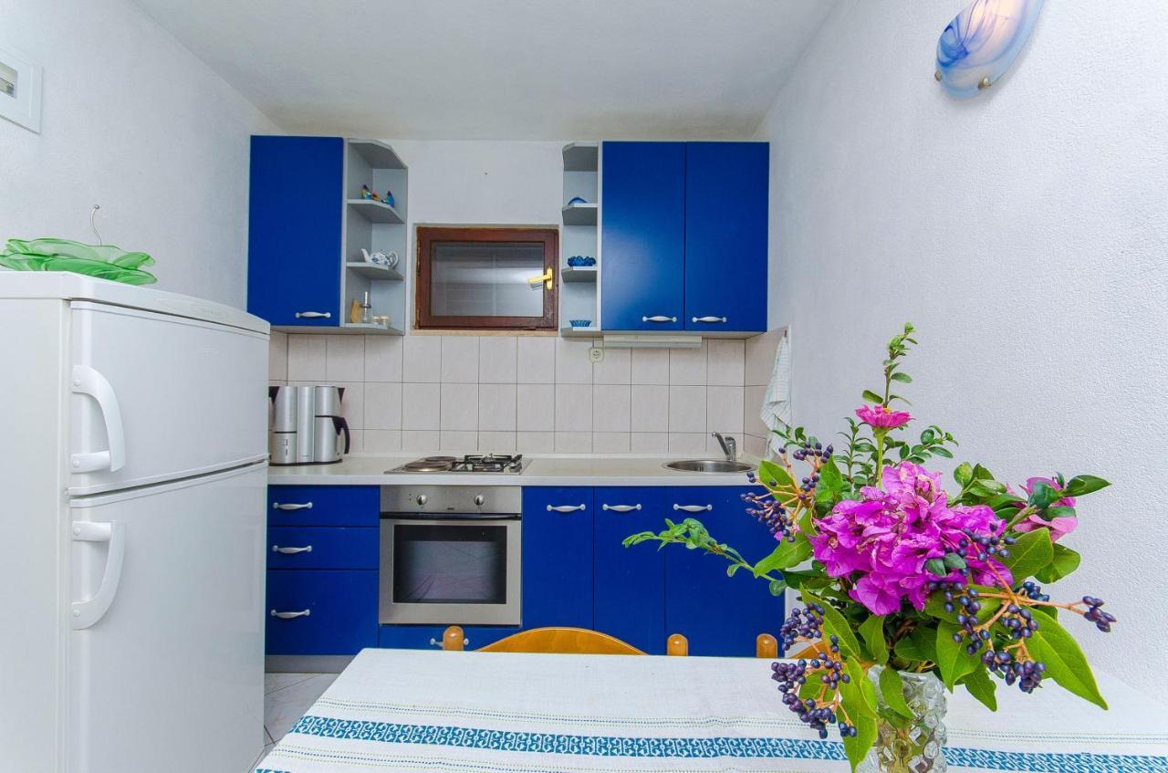 Apartments By The Sea Pisak, Omis - 2802 エクステリア 写真